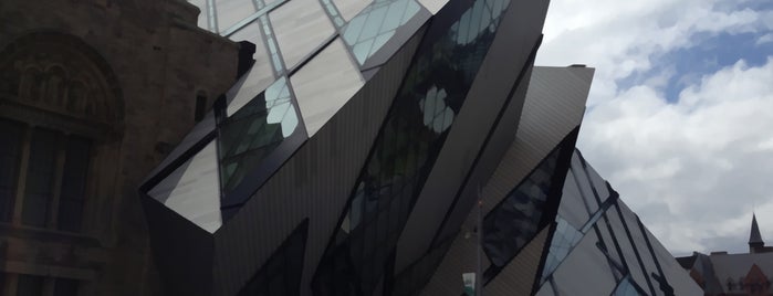 Royal Ontario Museum is one of Erikさんのお気に入りスポット.