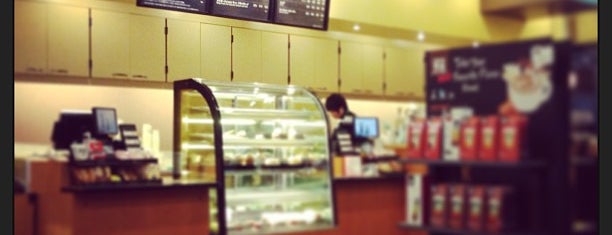 Starbucks is one of สถานที่ที่ Masahiro ถูกใจ.