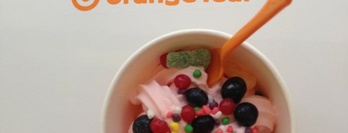 Orange Leaf Frozen Yogurt is one of Posti che sono piaciuti a Charley.