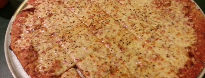 Monical's Pizza is one of Locais salvos de Jackie.