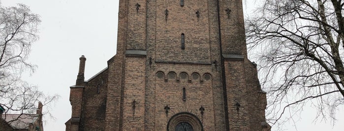 Grønland kirke is one of Ahmad🌵'ın Kaydettiği Mekanlar.