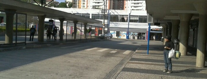 Terminal de Onibus Parada Inglesa is one of Lugares favoritos de Andrea.
