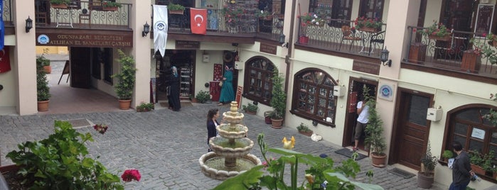 Atlıhan El Sanatları Çarşısı is one of eskişehir.