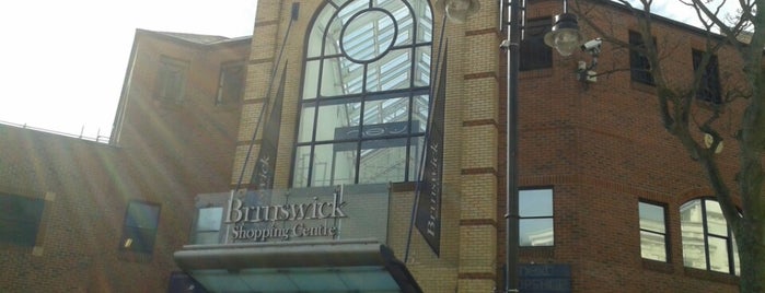 Brunswick Shopping Centre is one of Lieux qui ont plu à L.