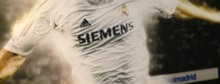 Real Madrid Official Store is one of Posti che sono piaciuti a Ivizon.