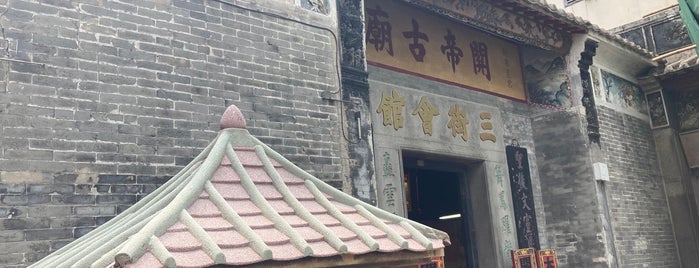 Sam Kai Vui Kun (Kuan Tai Temple) is one of World Heritage.