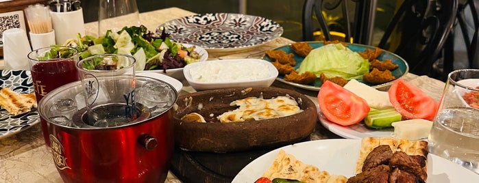 Hadırlı Restaurant & Kuruçeşme Nargile Cafe is one of Tempat yang Disukai Ali.