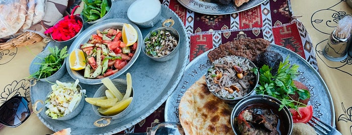 Al Hayaal Cafe Restaurant is one of Lugares favoritos de Fatih.