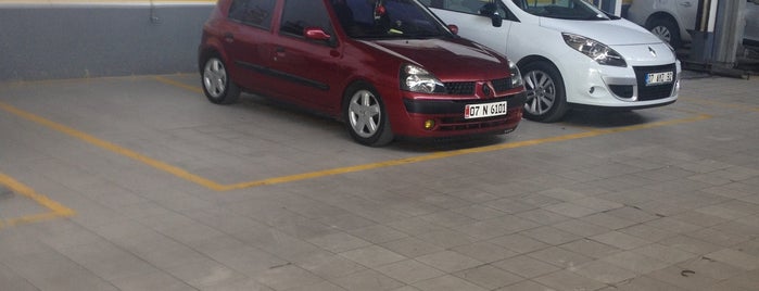 Renault Zamanlar is one of สถานที่ที่ Buğra ถูกใจ.