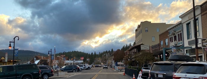 Downtown Truckee is one of Tempat yang Disukai Emily.