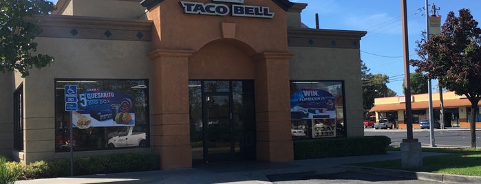 Taco Bell is one of Lugares favoritos de Keith.