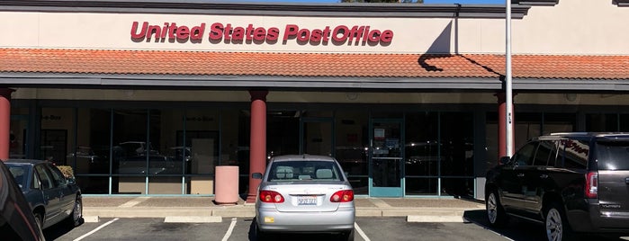 US Post Office is one of สถานที่ที่ Rob ถูกใจ.