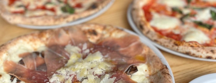 il Casaro Pizzeria & Mozzarella Bar is one of Posti che sono piaciuti a O.