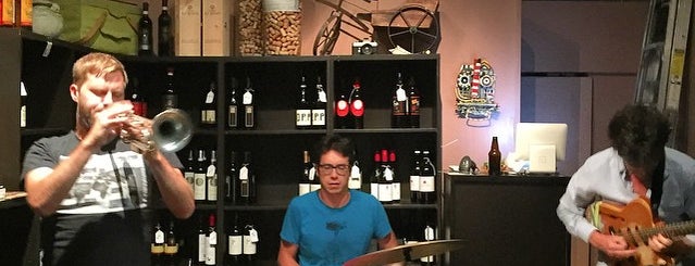 wine/liquor/beer shop