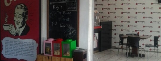 Excellent Taste Cafe is one of Must-visit Cafés in Banjarmasin.