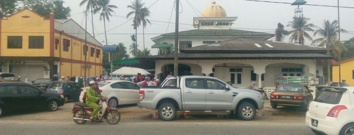 Masjid Padang Landak (مسجد ڤادڠ لندق) is one of Masjid & Surau #5.