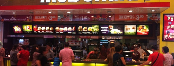McDonald's is one of Tempat yang Disukai Serdar.