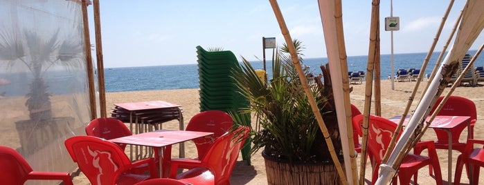 Zona 6 Beach Bar is one of La ruta dels xiris.