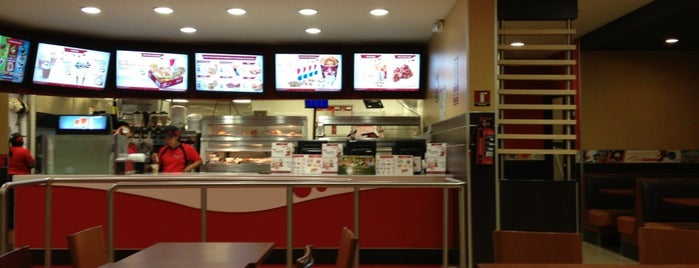 Kentucky Fried Chicken KFC is one of สถานที่ที่ Daniela ถูกใจ.