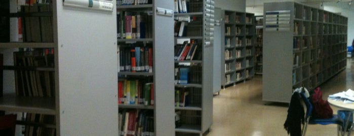 Yeditepe Kütüphanesi is one of Yunus Emreさんのお気に入りスポット.