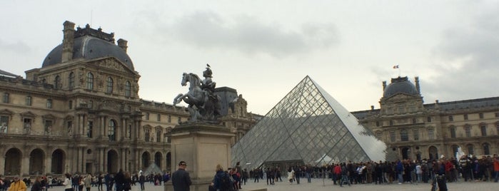 Museum Louvre is one of La Pari.