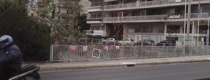 Pikrodafni Tram Station is one of Orte, die Ifigenia gefallen.