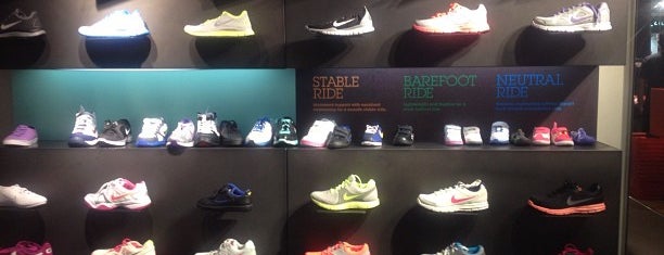 Nike Store is one of Lieux qui ont plu à JÉz.