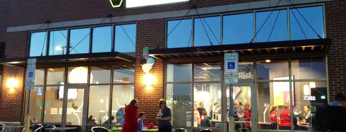 di'lishi frozen yogurt bar is one of Brian'ın Beğendiği Mekanlar.