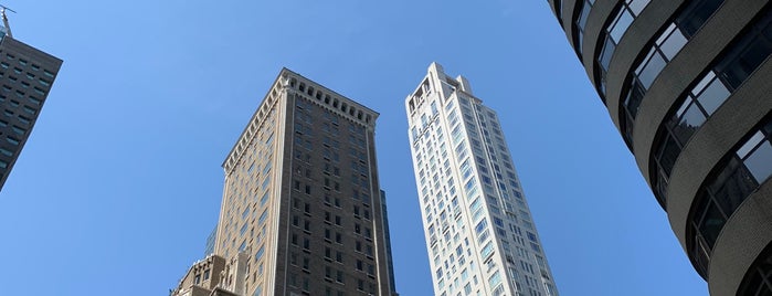 Queensbridge is one of Lieux qui ont plu à Robert.