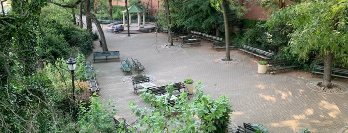 Peter Detmold Park is one of Manhattan.