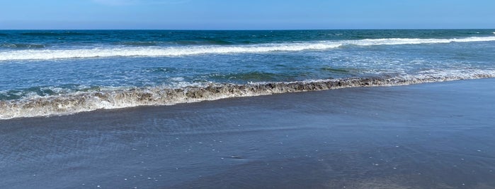 中里海水浴場 is one of Surfing /Japan.