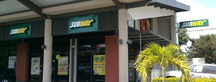 Subway is one of Locais curtidos por Diego.