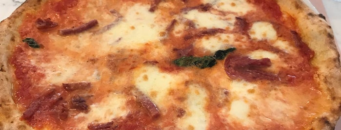 NONA Pizza is one of Jeroen: сохраненные места.