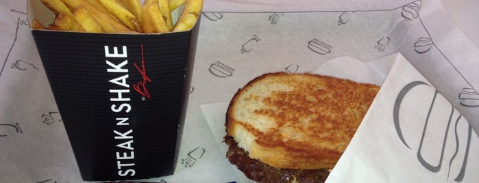 Steak 'n Shake is one of Locais curtidos por Andrea.