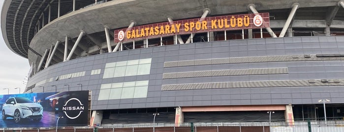 Galatasaray Stadyum Müzesi is one of Locais curtidos por Oğuz.