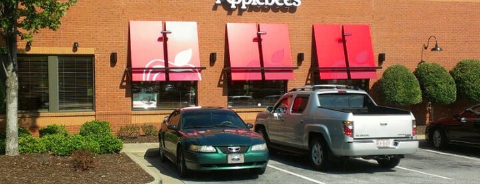 Applebee's Grill + Bar is one of Brian C'ın Beğendiği Mekanlar.