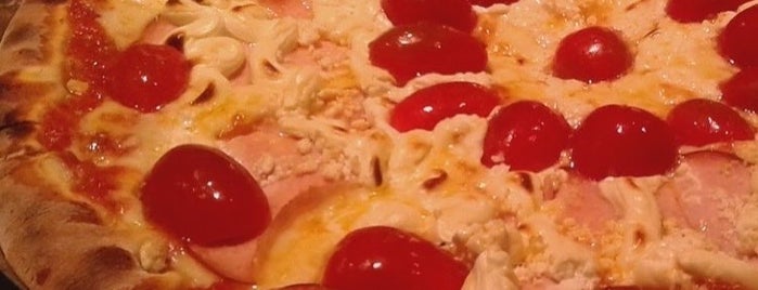 Donna Pizza & Pub is one of Ericさんの保存済みスポット.