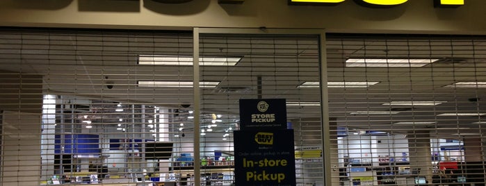 Best Buy is one of Lieux qui ont plu à John.