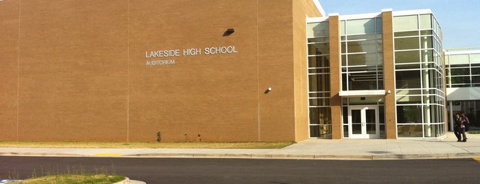 Lakeside High Fine Arts Building is one of Chester’s Liked Places.