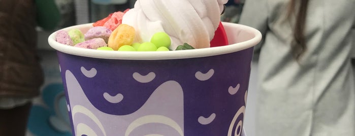 Moyo Frozen Yogurt is one of Tempat yang Disukai Soni.