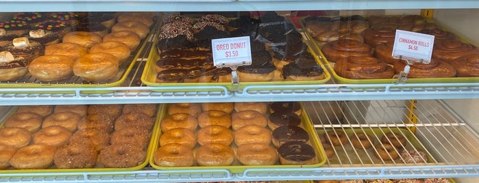 Donut King is one of Sweet Tooth Hawaii.