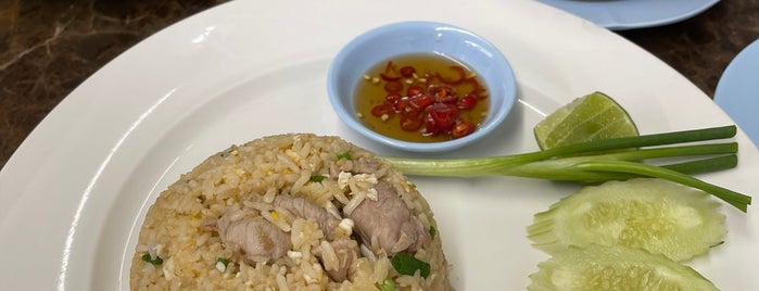 Hai ส้มตำคอนแวนต์ (Som Tum Convent) is one of Bangkok food.