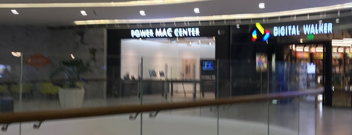 Power Mac Center is one of สถานที่ที่ Jenny ถูกใจ.