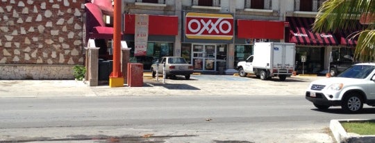OXXO is one of Xzitさんのお気に入りスポット.