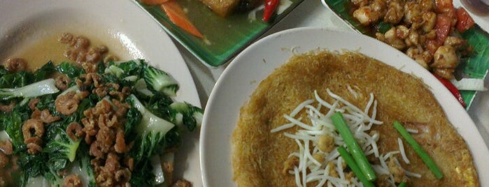 Yong Kee Seafood Restaurant is one of Micheenli Guide: Popular Zichar in Singapore.
