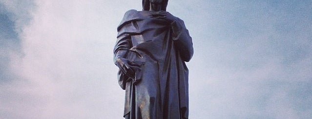 Monumento del Sagrado Corazón de Jesús is one of Guayaquil.