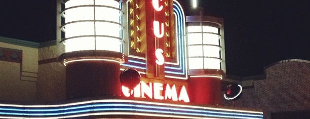 Marcus Ridge Cinema - New Berlin is one of Tempat yang Disukai Jamie.