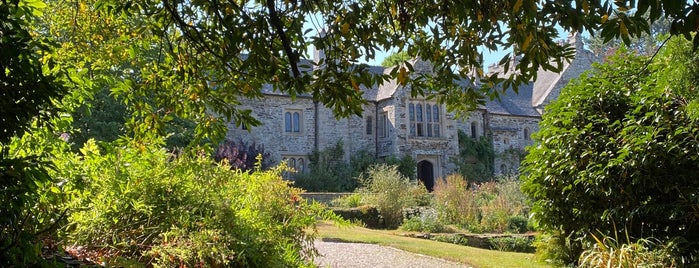 Cotehele House & Gardens is one of Robert'in Beğendiği Mekanlar.