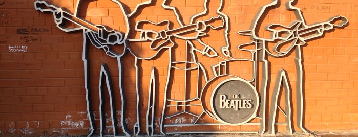 Памятник The Beatles is one of Здесь была Катца.