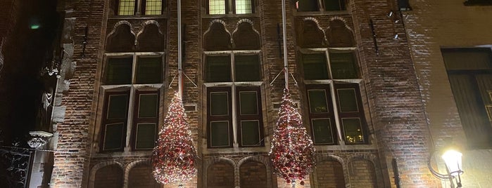 Hotel Het Gheestelic Hof Bruges is one of Brugge.